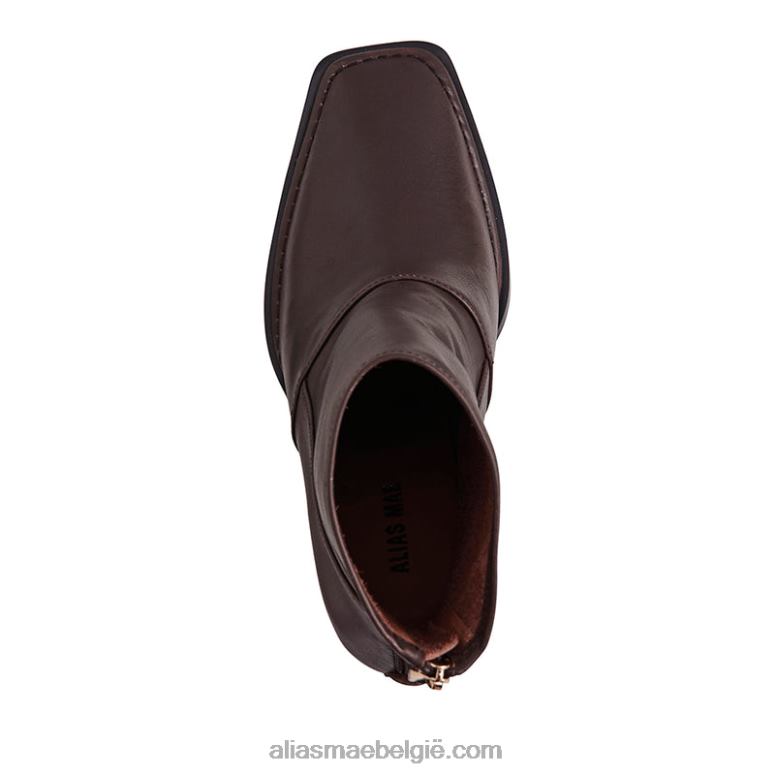 choc leer Alias Mae abbie 2T2T0237