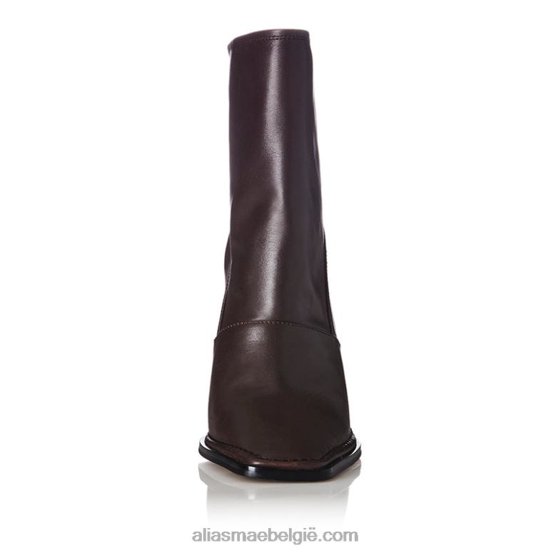 choc leer Alias Mae abbie 2T2T0237