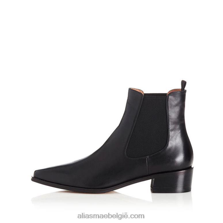 zwarte doos Alias Mae yasmyn 2T2T0217