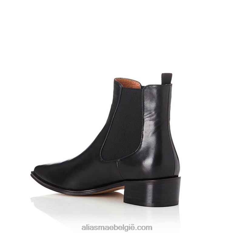 zwarte doos Alias Mae yasmyn 2T2T0217